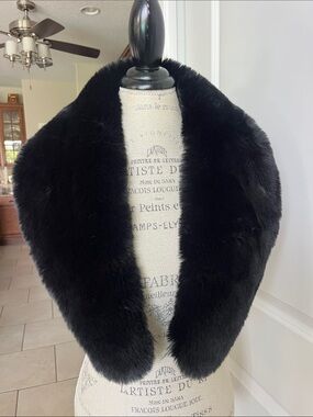 Beautiful black faux fur collar, scarf shoulder wrap 40" length   7" wide